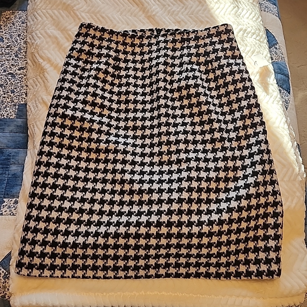 Elegant Houndstooth Pencil Skirt